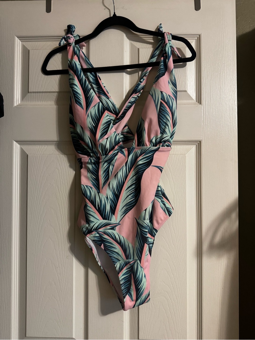 CUPSHE Pink & Green Tropical Leaf Wrap One Piece Swimsuit | Size Large